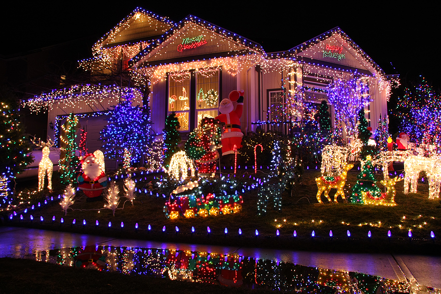 house decorated like a winter wonderland